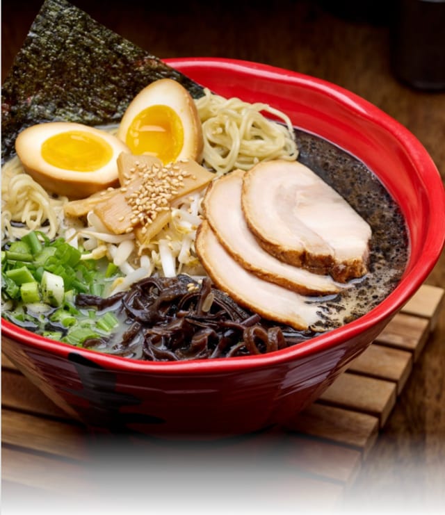 Black Dragon Ramen / 黑龍 (Strong Black Garlic Flavor).