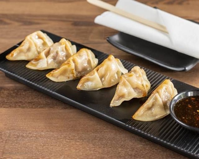 Chicken Gyoza / 雞肉煎餃.